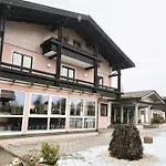 Zum Dorfwirt Hotel *