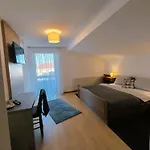 Zum Dorfwirt Hotel *