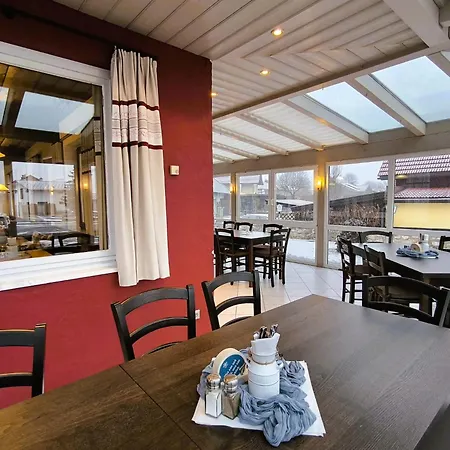Zum Dorfwirt Hotel *