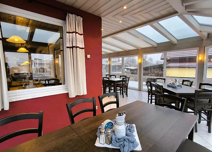 Zum Dorfwirt Hotel *
