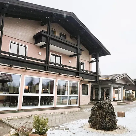 Zum Dorfwirt Hotel *
