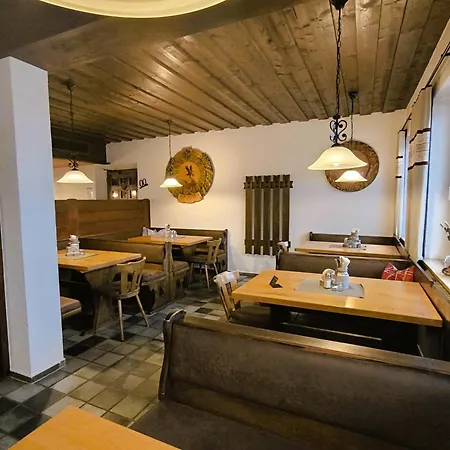酒店 Zum Dorfwirt Fridolfing
